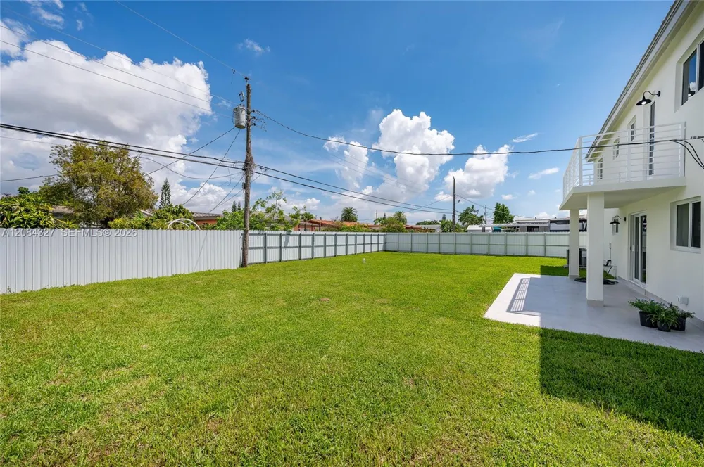 9361 SW 27th St Miami, FL 33165