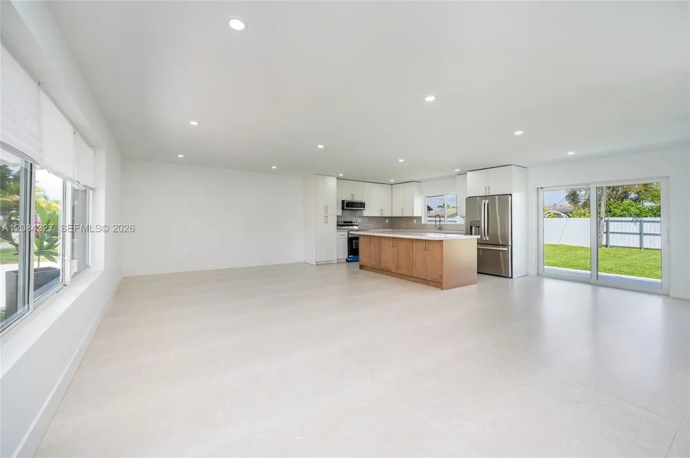 9361 SW 27th St Miami, FL 33165