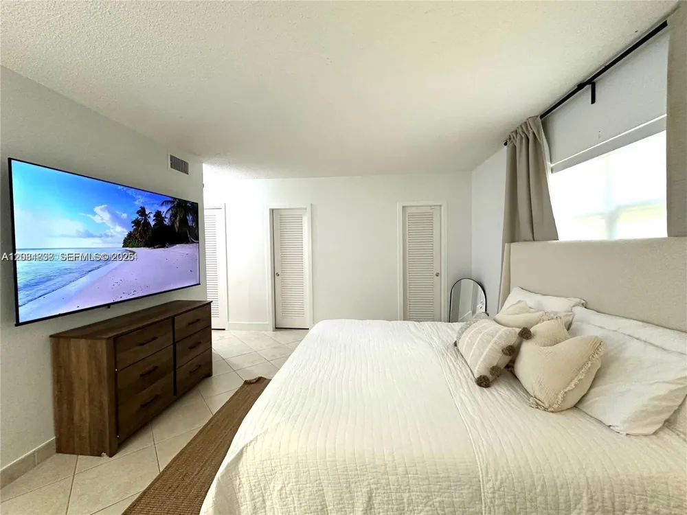 620 NE 12th Ave #102 Hallandale Beach, FL 33009
