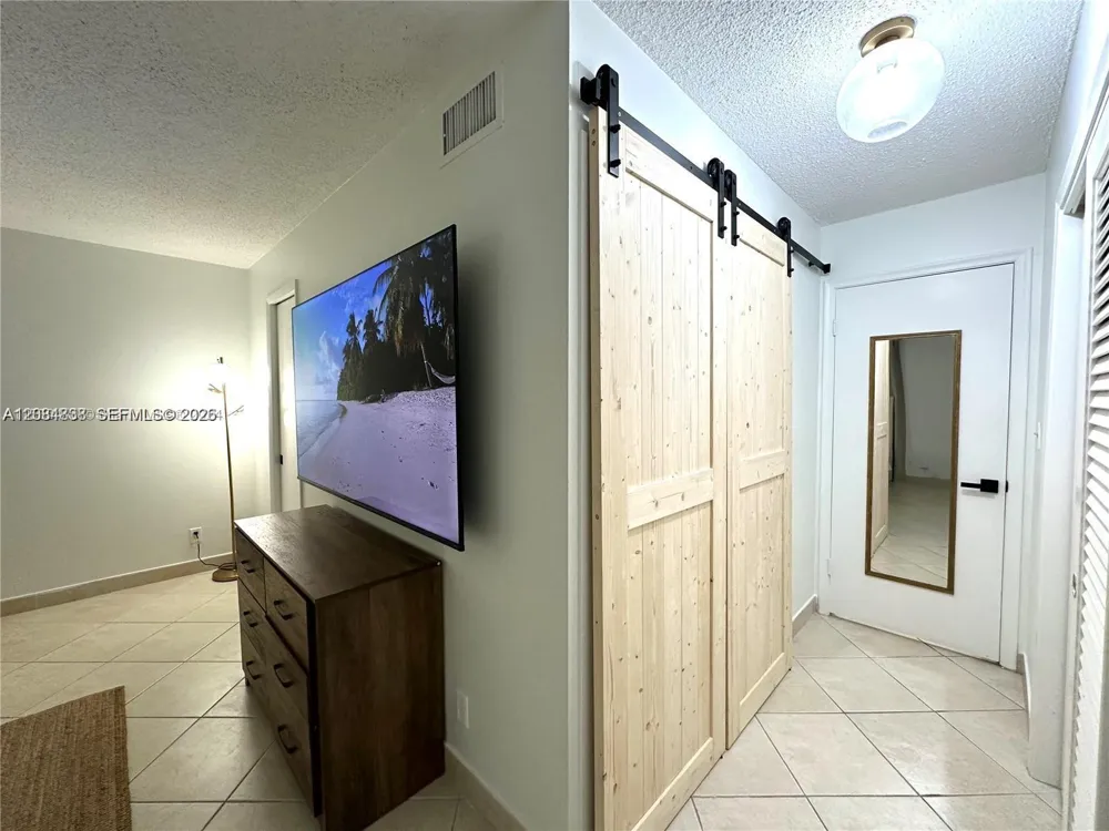 620 NE 12th Ave #102 Hallandale Beach, FL 33009