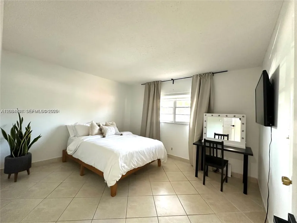 620 NE 12th Ave #102 Hallandale Beach, FL 33009