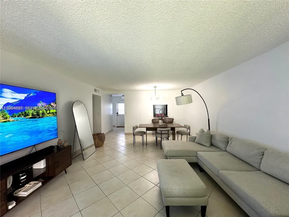 620 NE 12th Ave #102 Hallandale Beach, FL 33009