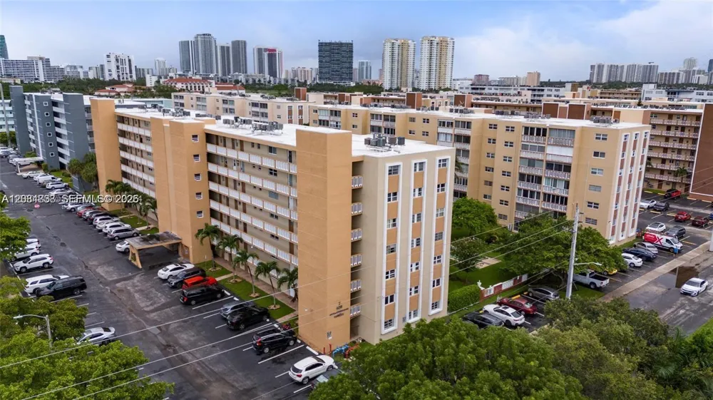 620 NE 12th Ave #102 Hallandale Beach, FL 33009