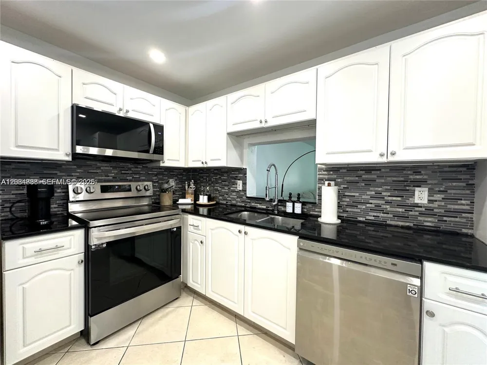 620 NE 12th Ave #102 Hallandale Beach, FL 33009