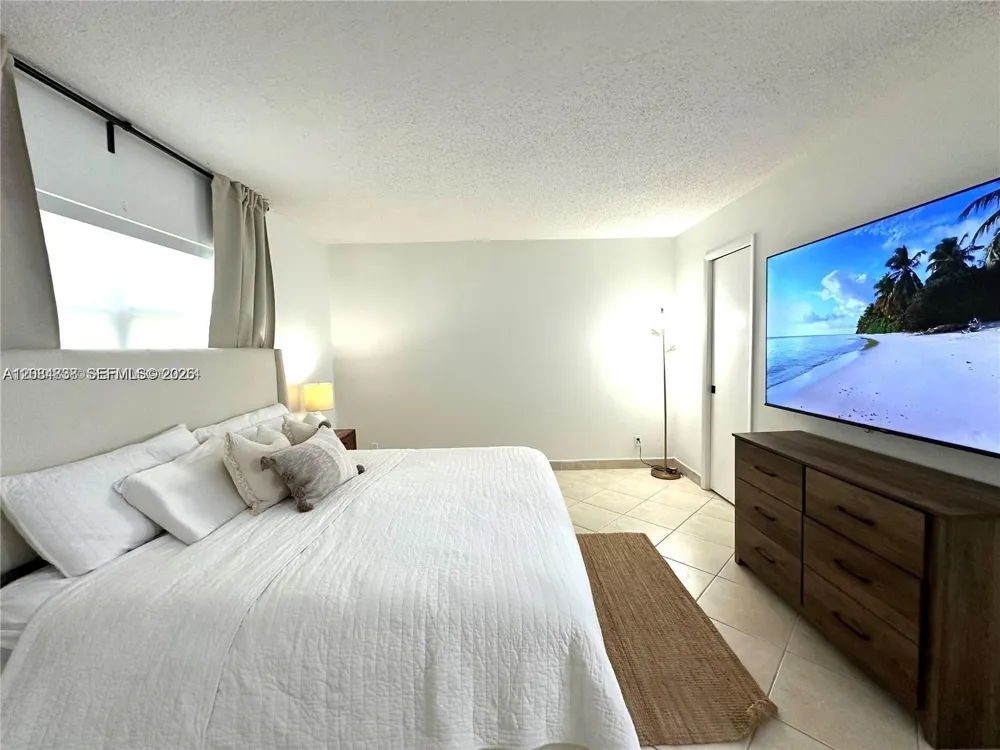 620 NE 12th Ave #102 Hallandale Beach, FL 33009