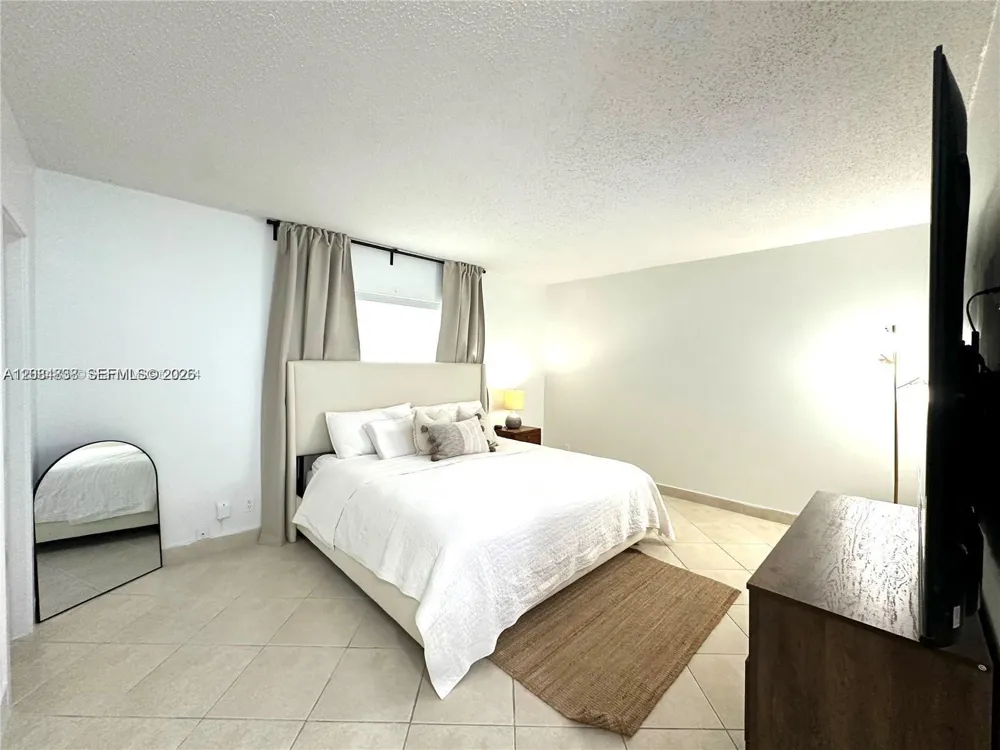 620 NE 12th Ave #102 Hallandale Beach, FL 33009