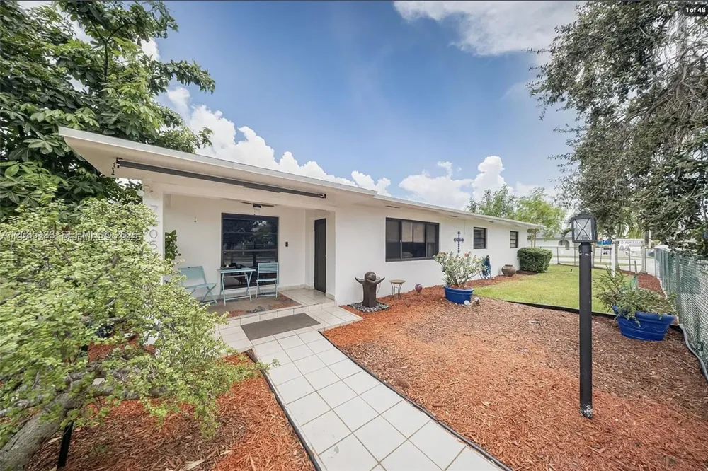 7605 W 6th Ave Hialeah, FL 33014