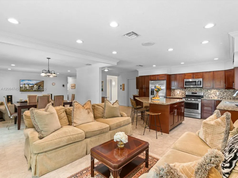 731 NW 4th Ct Boca Raton, FL 33432
