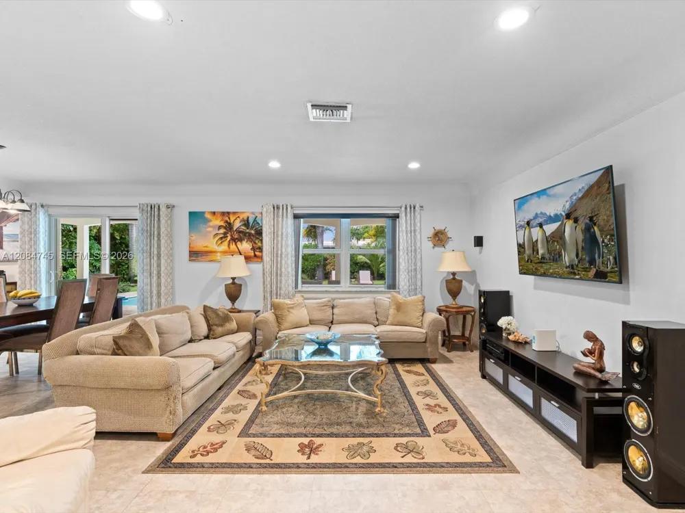 731 NW 4th Ct Boca Raton, FL 33432