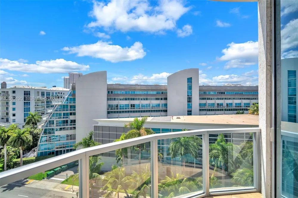 3029 NE 188th St #725 Aventura, FL 33180