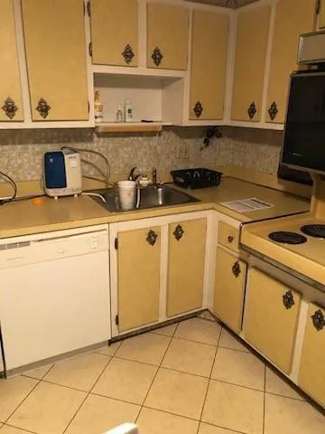 4751 NW 21st Street #618 Lauderhill, FL 33313