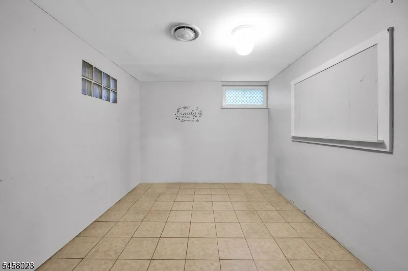 48 Elwood Ave Flemington, NJ 08822