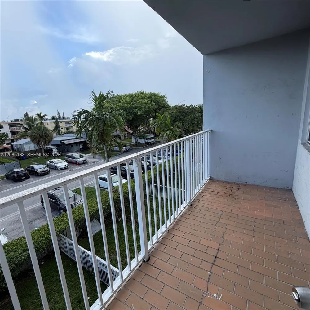 2175 NE 170th St #307 North Miami Beach, FL 33162