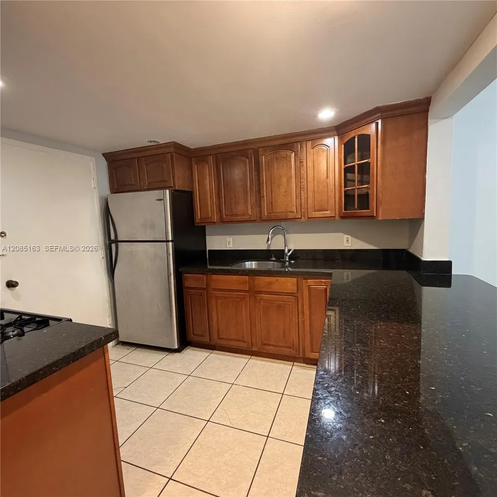 2175 NE 170th St #307 North Miami Beach, FL 33162