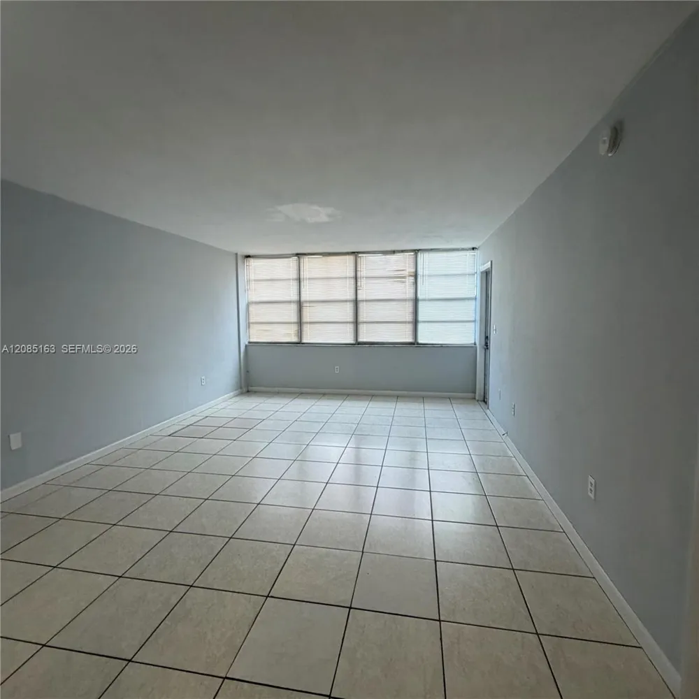 2175 NE 170th St #307 North Miami Beach, FL 33162