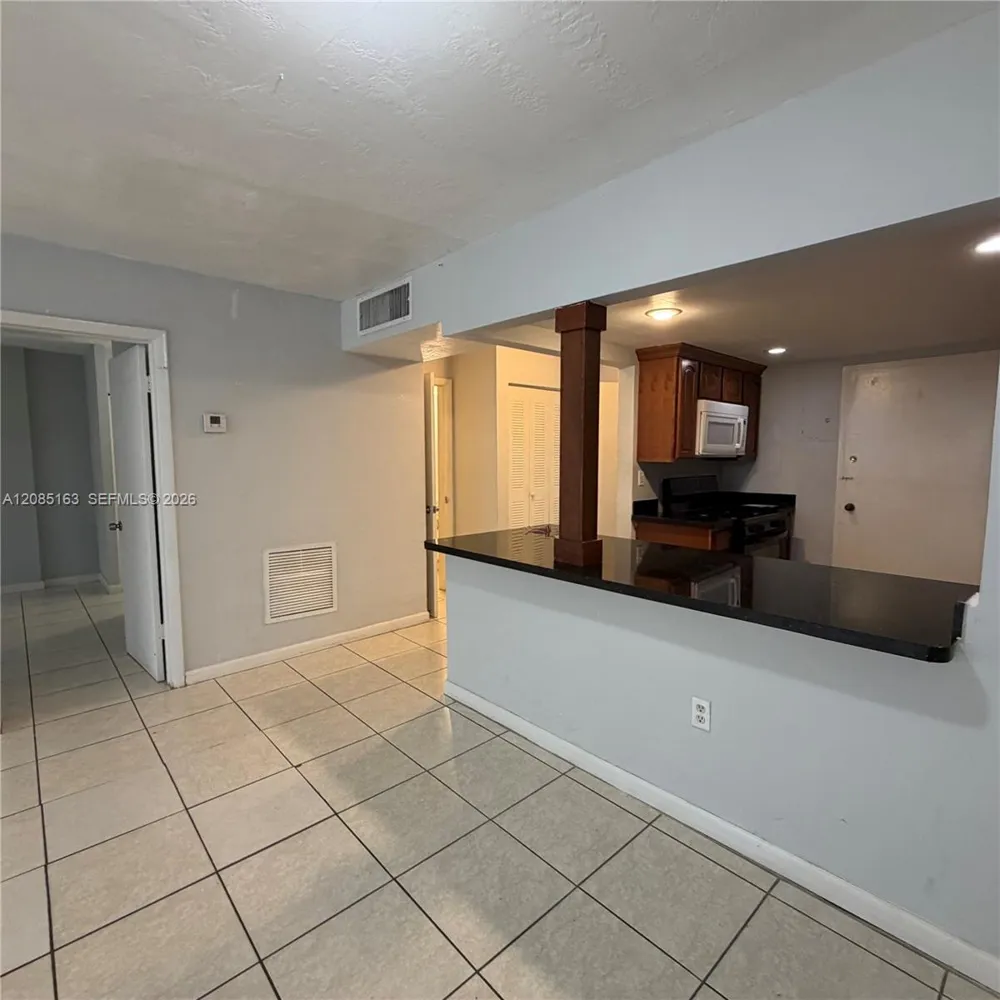 2175 NE 170th St #307 North Miami Beach, FL 33162