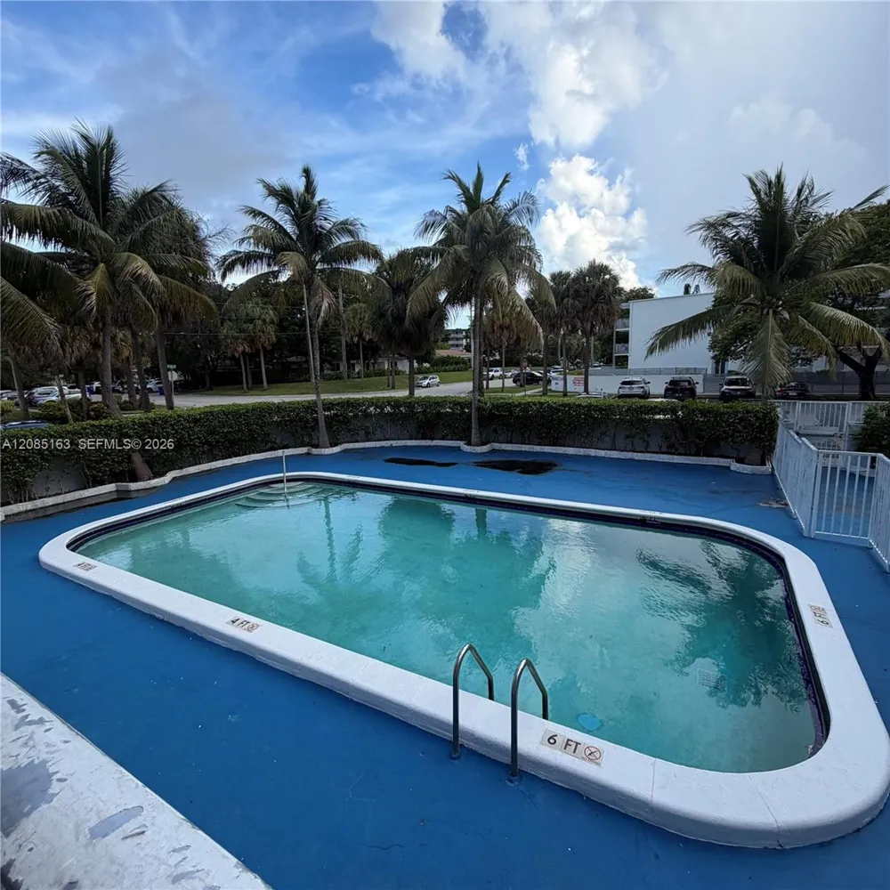 2175 NE 170th St #307 North Miami Beach, FL 33162