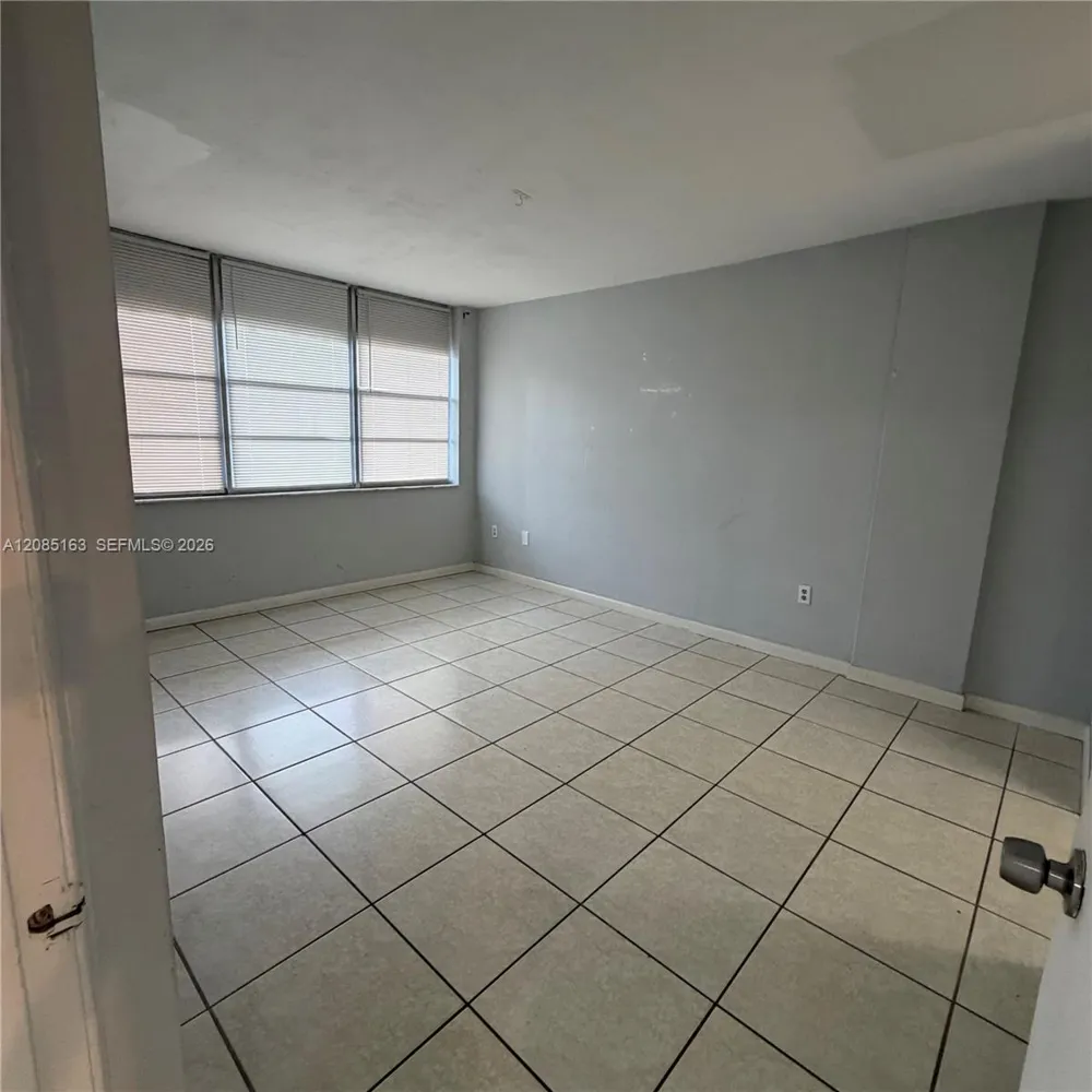 2175 NE 170th St #307 North Miami Beach, FL 33162