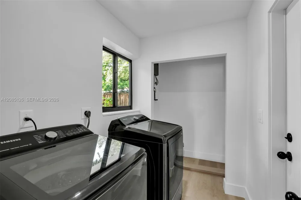 1597 NE 143rd St #1595 North Miami, FL 33161