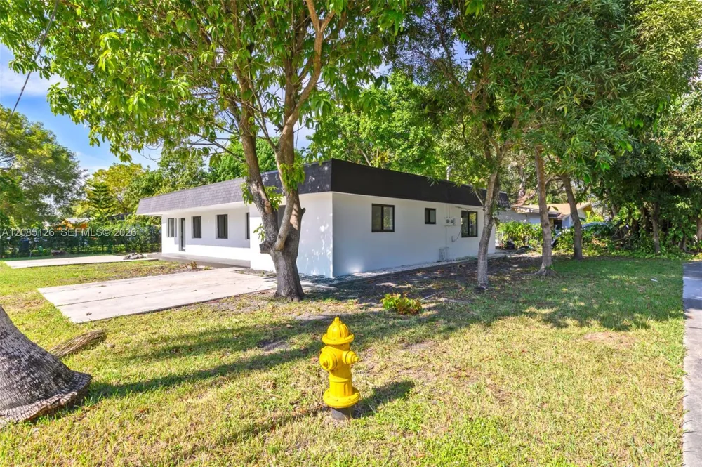 1597 NE 143rd St #1595 North Miami, FL 33161