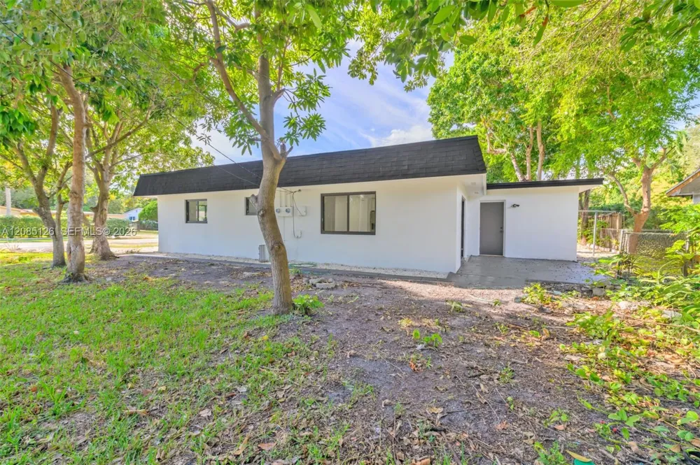 1597 NE 143rd St #1595 North Miami, FL 33161