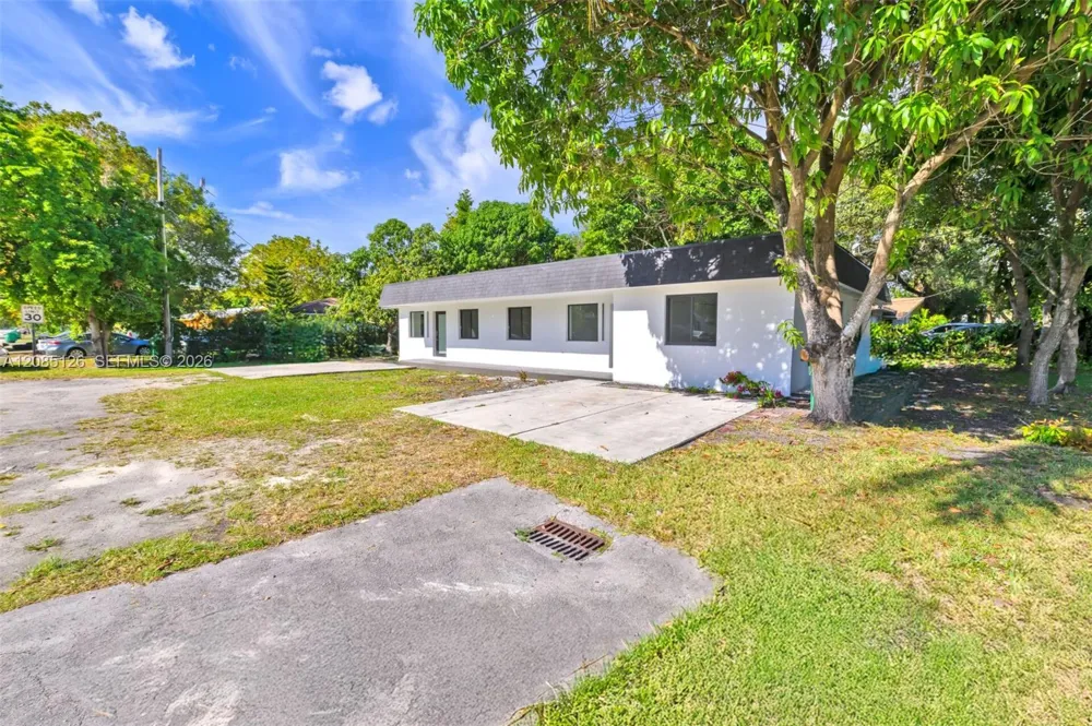 1597 NE 143rd St #1595 North Miami, FL 33161