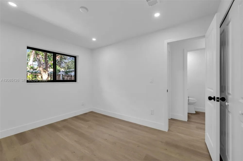 1597 NE 143rd St #1595 North Miami, FL 33161