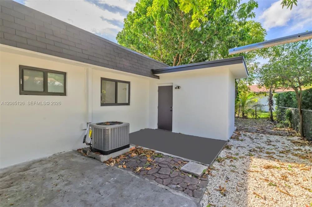 1597 NE 143rd St #1595 North Miami, FL 33161