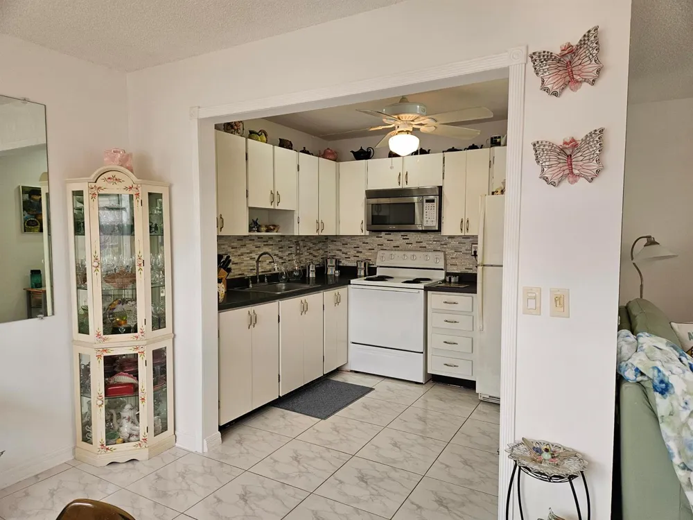224 Burgundy E Delray Beach, FL 33484