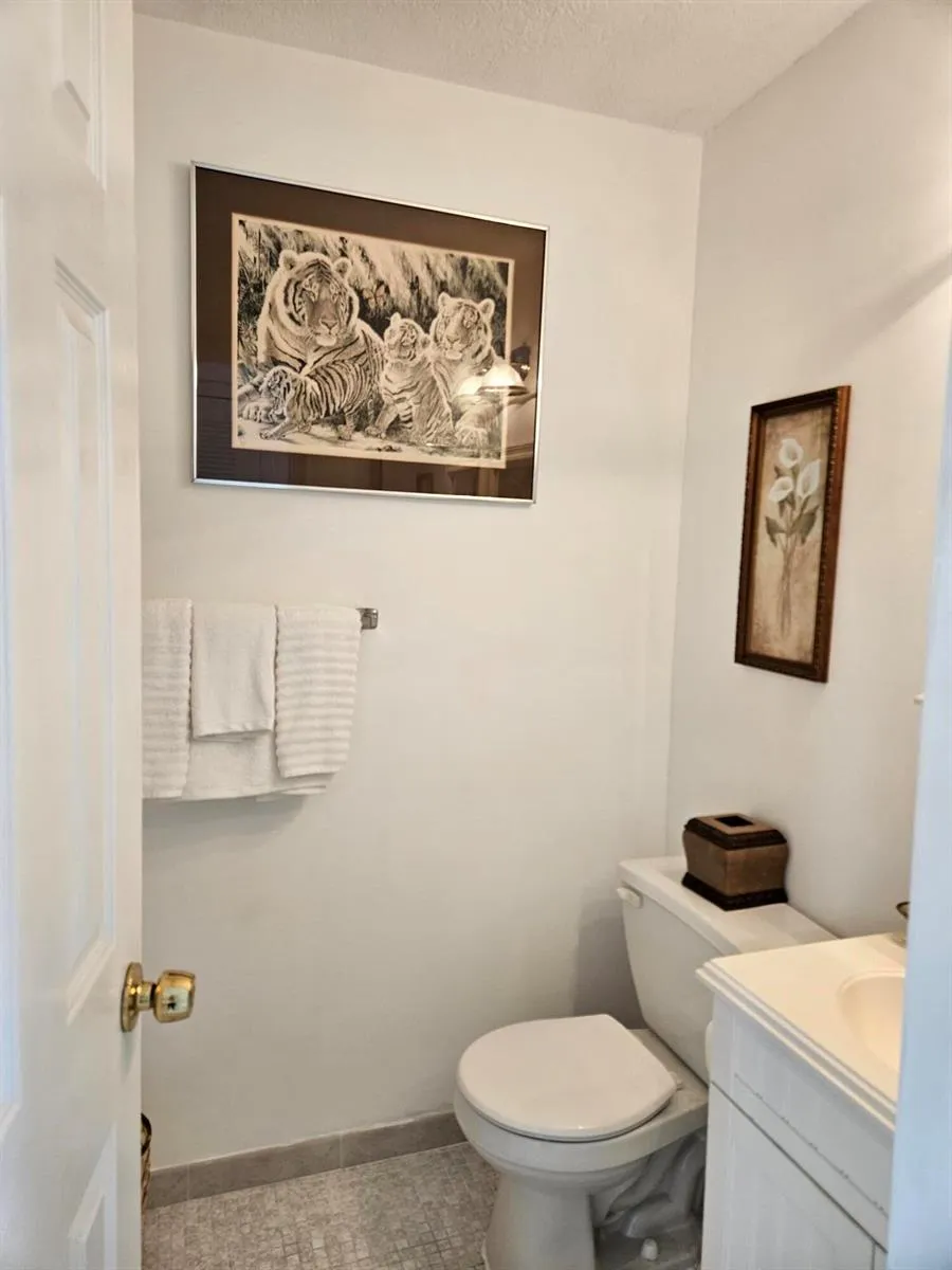 224 Burgundy E Delray Beach, FL 33484