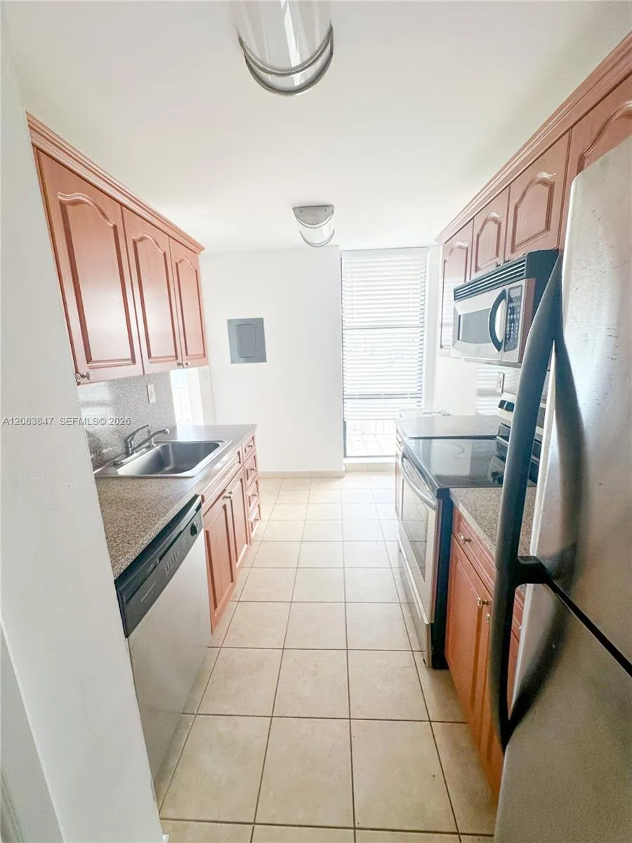 6061 Collins Ave #23B Miami Beach, FL 33140