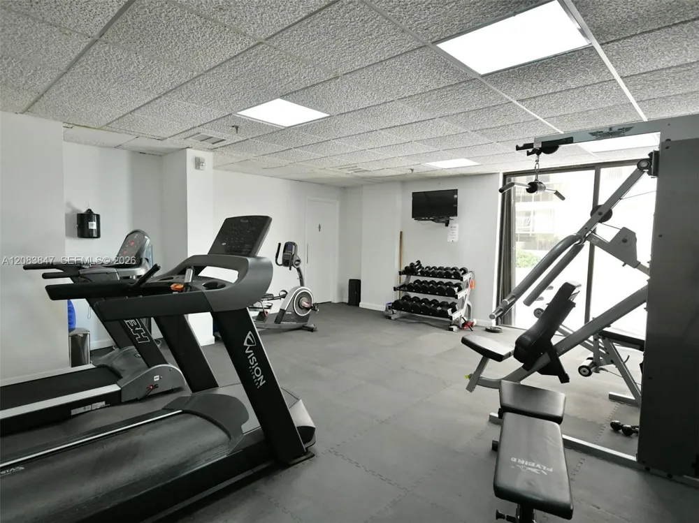 6061 Collins Ave #23B Miami Beach, FL 33140