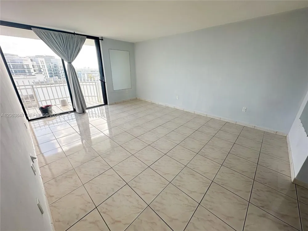 6061 Collins Ave #23B Miami Beach, FL 33140