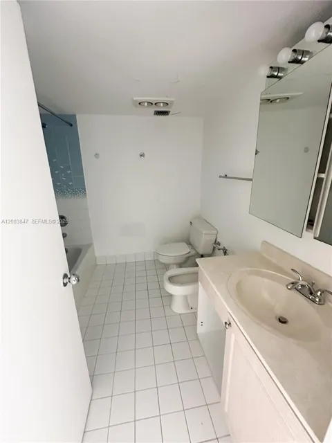 6061 Collins Ave #23B