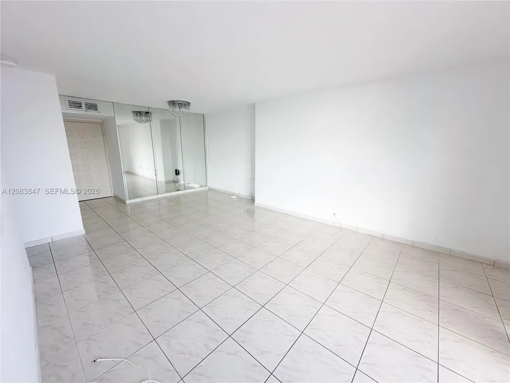 6061 Collins Ave #23B Miami Beach, FL 33140