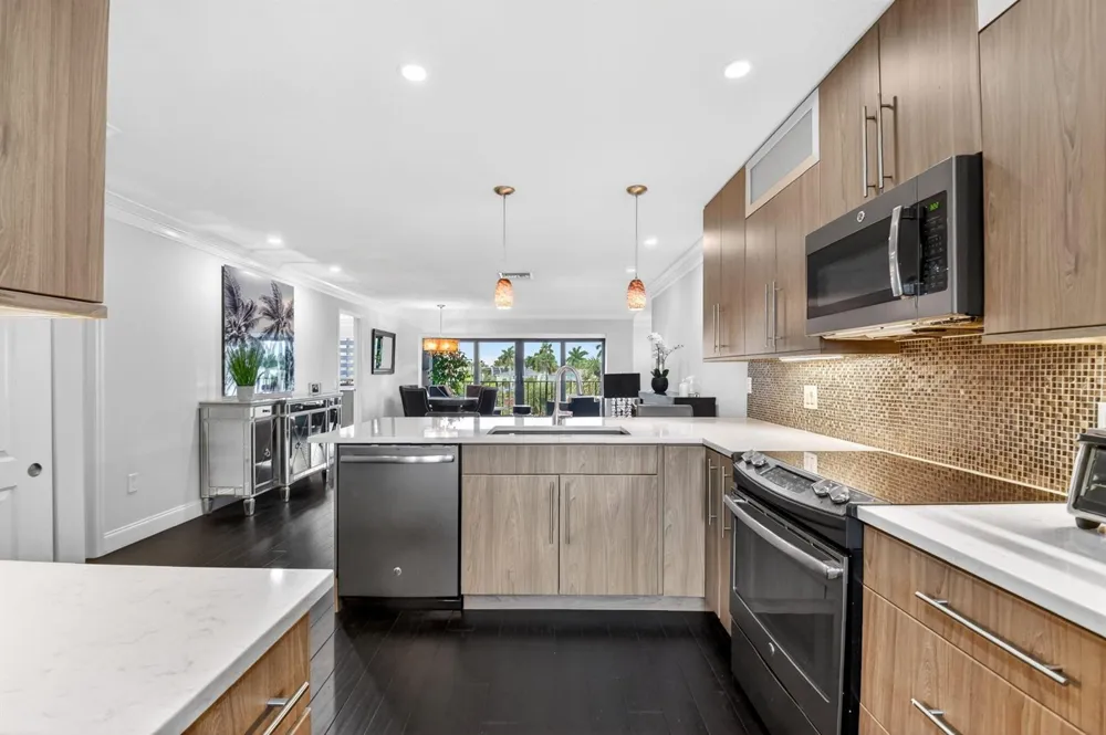 4290 DESTE COURT #303 Lake Worth, FL 33467