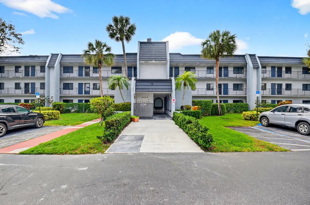 4290 DESTE COURT #303 Lake Worth, FL 33467