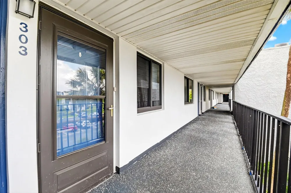 4290 DESTE COURT #303 Lake Worth, FL 33467