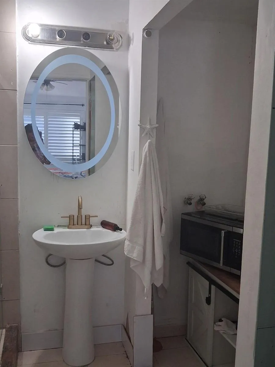 2574 NE 14TH TERRACE Pompano Beach, FL 33064