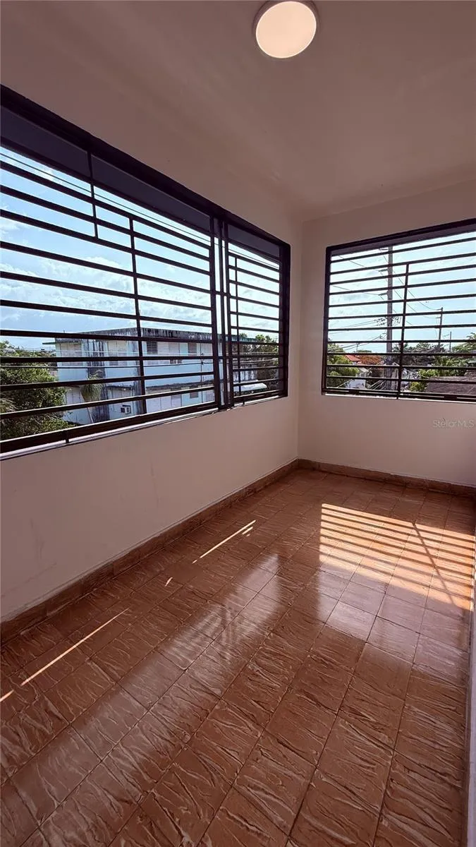 67 APT. 5 PH URB. GARCIA UBARRI San Juan, PR 00925