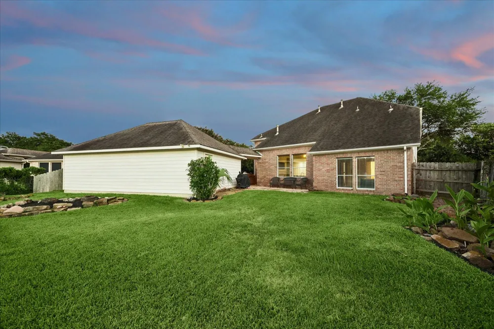 8503 Beacon Bend Lane Pearland, TX 77584