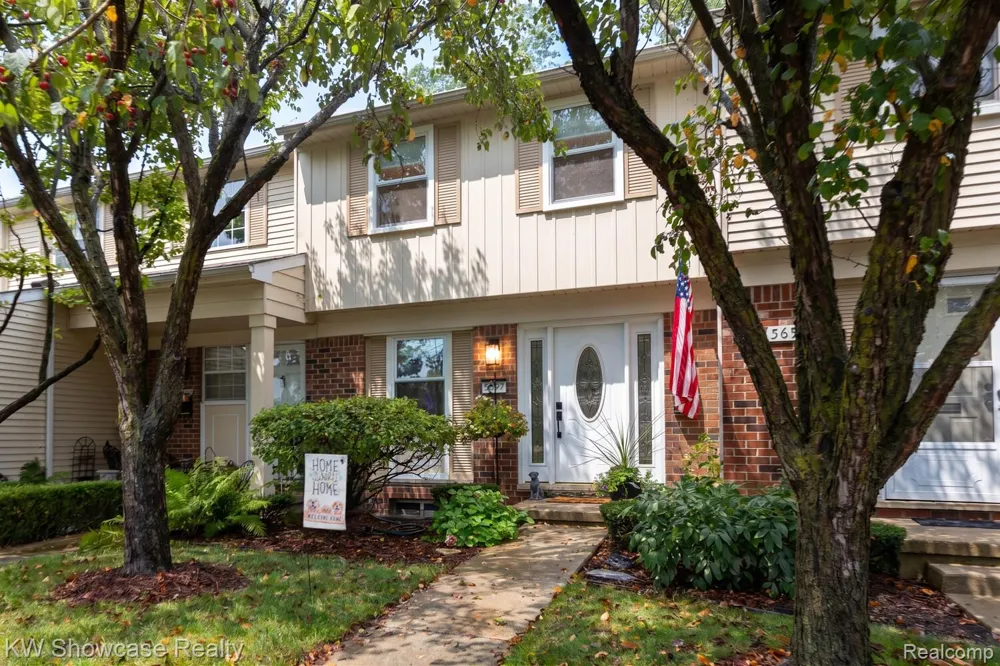 5697 Whitfield Drive Troy City, MI 48098