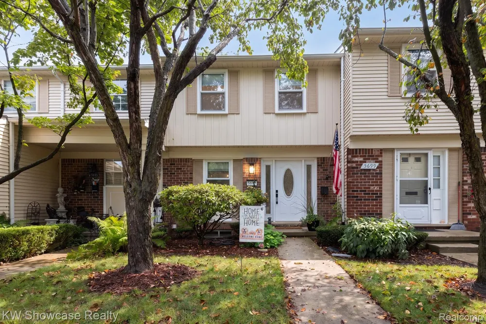 5697 Whitfield Drive Troy City, MI 48098