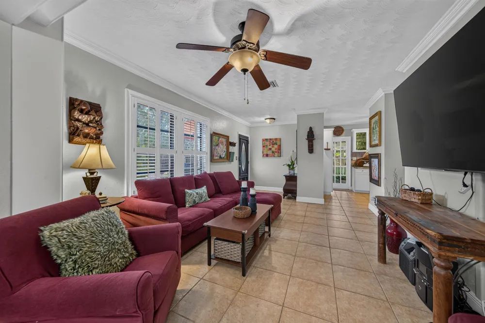 1712 NE 16th Avenue Fort Lauderdale, FL 33305