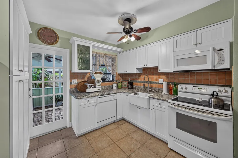 1712 NE 16th Avenue Fort Lauderdale, FL 33305