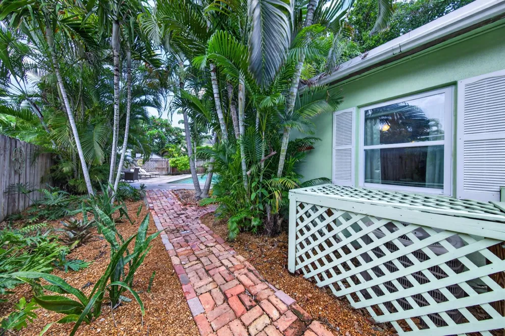 1712 NE 16th Avenue Fort Lauderdale, FL 33305