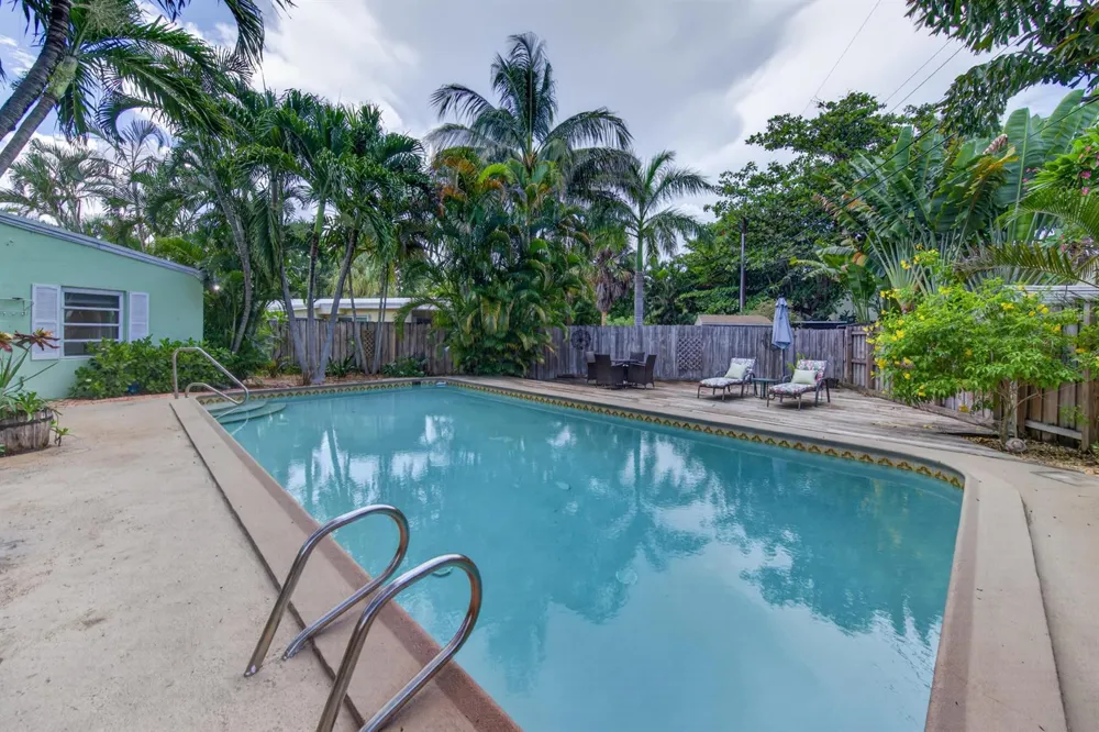 1712 NE 16th Avenue Fort Lauderdale, FL 33305