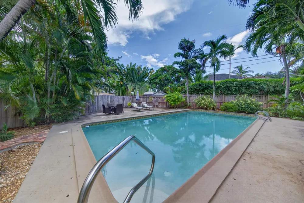 1712 NE 16th Avenue Fort Lauderdale, FL 33305