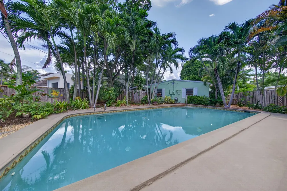 1712 NE 16th Avenue Fort Lauderdale, FL 33305