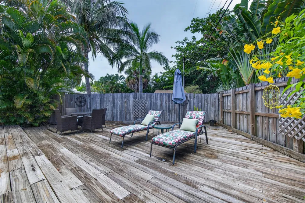1712 NE 16th Avenue Fort Lauderdale, FL 33305